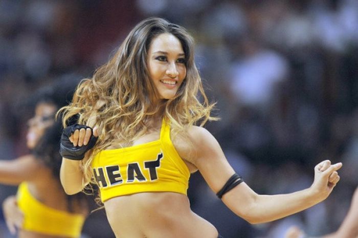 Miami Heat NBA cheerleader girls