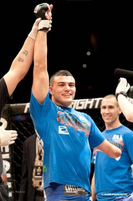 Nick Newell, one-armed fighter