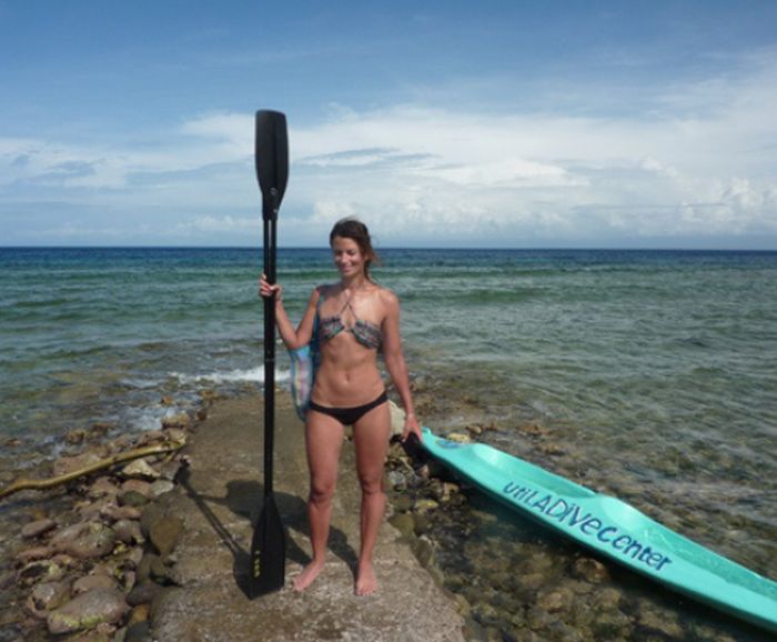 girl with a kayak