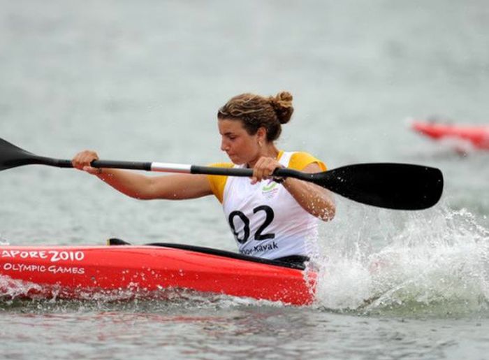 girl with a kayak