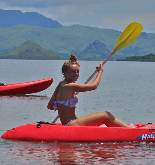 girl with a kayak
