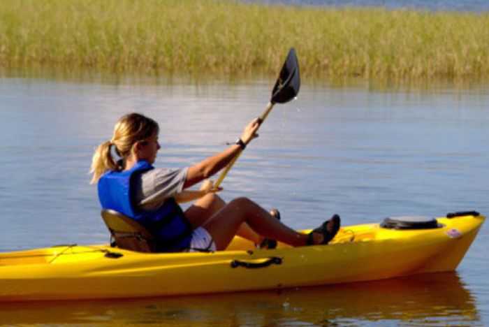 girl with a kayak