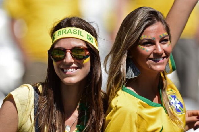 cute football fan girls