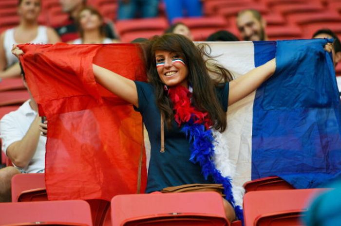 cute football fan girls