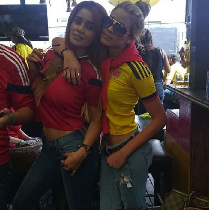 cute football fan girls