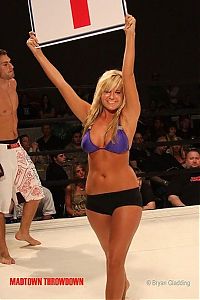 Sport and Fitness: ring girl