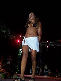 Sport and Fitness: miss reef 2009/2010 bikini contest