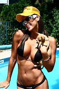 TopRq.com search results: strong fitness bodybuilding girl with abdominal six-pack belly muscles