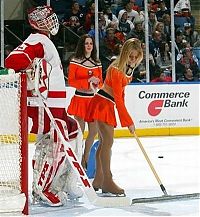 Sport and Fitness: NHL support girls