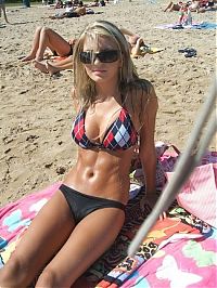 TopRq.com search results: strong fitness bodybuilding girl with abdominal six-pack belly muscles