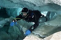 Sport and Fitness: cave diving