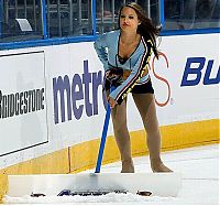 Sport and Fitness: NHL support girls