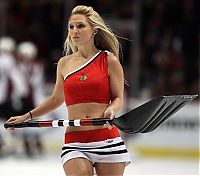 Sport and Fitness: NHL support girls