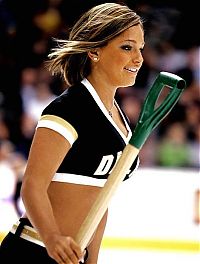 Sport and Fitness: NHL support girls