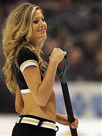 Sport and Fitness: NHL support girls