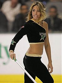 Sport and Fitness: NHL support girls