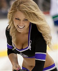 Sport and Fitness: NHL support girls