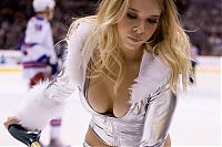 Sport and Fitness: NHL support girls