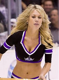 Sport and Fitness: NHL support girls