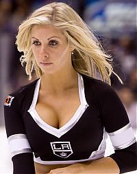 Sport and Fitness: NHL support girls