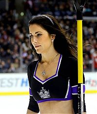 Sport and Fitness: NHL support girls