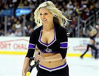 Sport and Fitness: NHL support girls