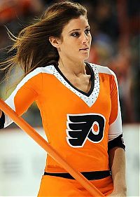 Sport and Fitness: NHL support girls