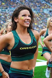 Sport and Fitness: Oregon Ducks cheerleader girls