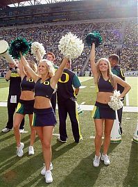 Sport and Fitness: Oregon Ducks cheerleader girls