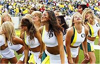 Sport and Fitness: Oregon Ducks cheerleader girls