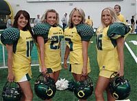 Sport and Fitness: Oregon Ducks cheerleader girls