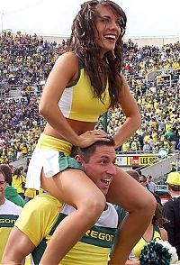 Sport and Fitness: Oregon Ducks cheerleader girls