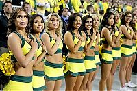 Sport and Fitness: Oregon Ducks cheerleader girls