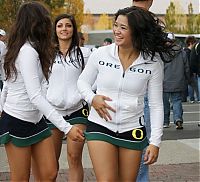 Sport and Fitness: Oregon Ducks cheerleader girls