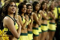 Sport and Fitness: Oregon Ducks cheerleader girls