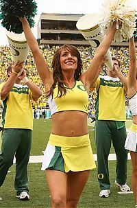 Sport and Fitness: Oregon Ducks cheerleader girls