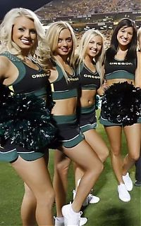 Sport and Fitness: Oregon Ducks cheerleader girls