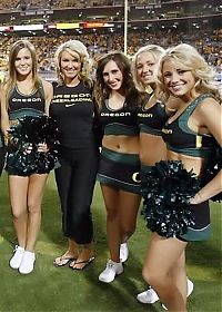 Sport and Fitness: Oregon Ducks cheerleader girls