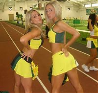 Sport and Fitness: Oregon Ducks cheerleader girls