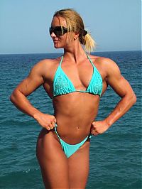 Sport and Fitness: strong fitness bodybuilding girl