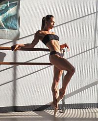 strong fitness bodybuilding girl