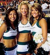 Sport and Fitness: Oregon Ducks cheerleader girls