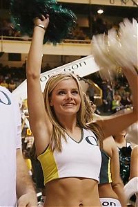 Sport and Fitness: Oregon Ducks cheerleader girls