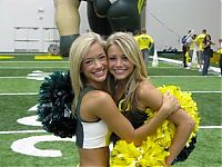 Sport and Fitness: Oregon Ducks cheerleader girls