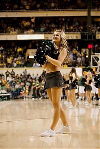 Sport and Fitness: Oregon Ducks cheerleader girls