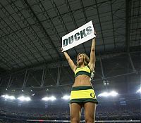 Sport and Fitness: Oregon Ducks cheerleader girls