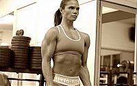 Sport and Fitness: strong fitness bodybuilding girl