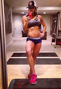 Sport and Fitness: strong fitness bodybuilding girl