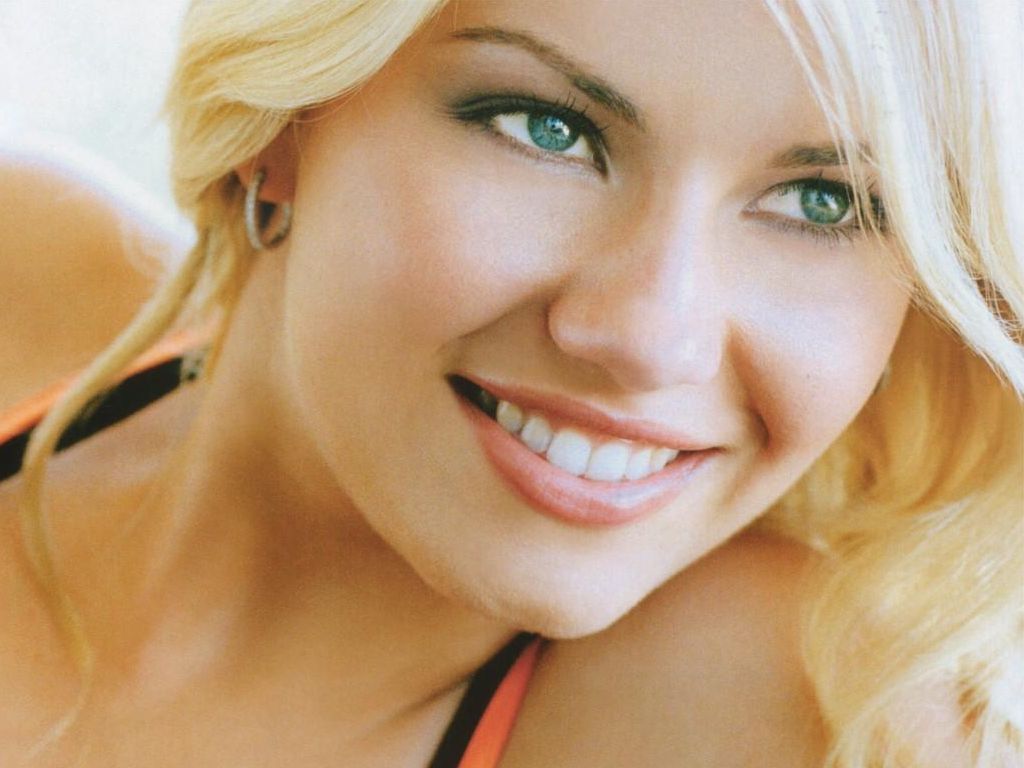 elisha cuthbert