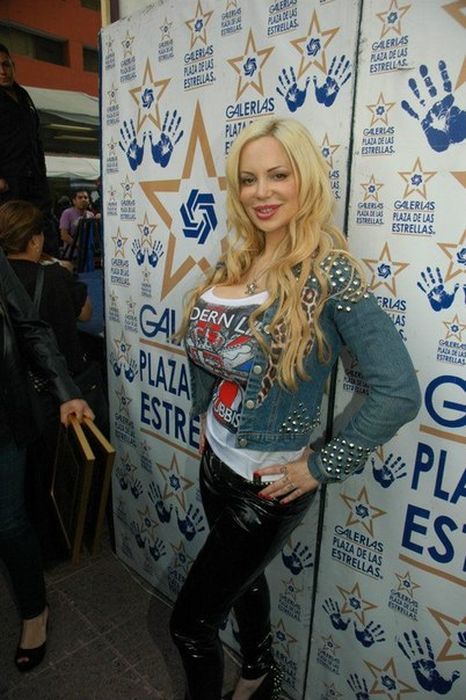 Sabrina Sabrok, Lorena Fabiana Colotta